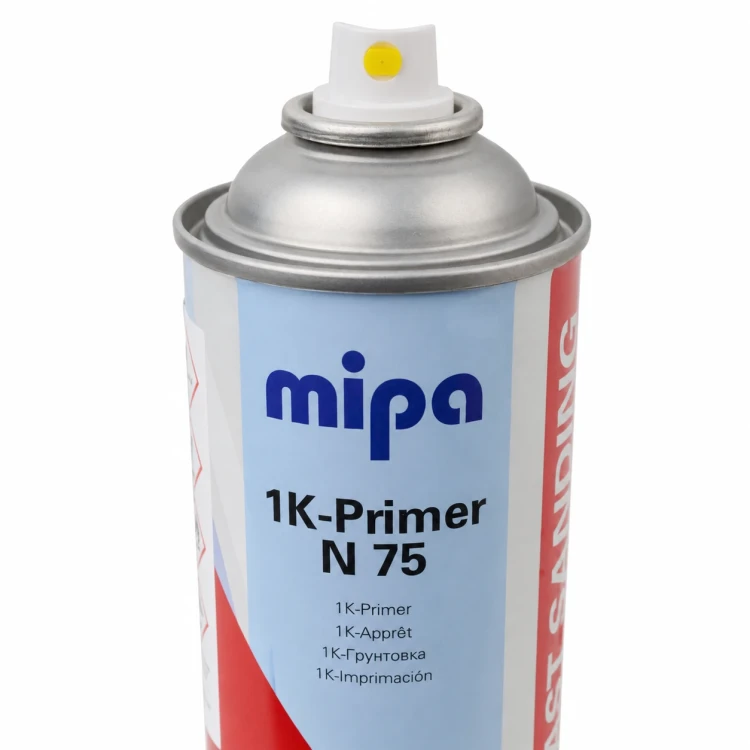 Zbliżenie na dyszę podkładu w sprayu Mipa 1K Primer N75 szary